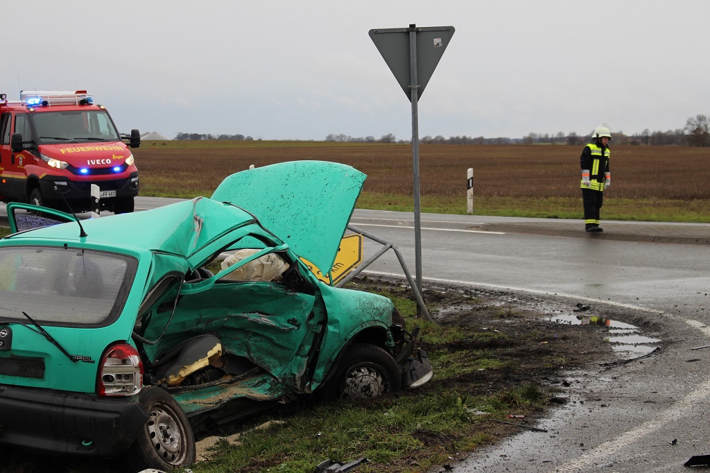 Reportnet24.de - Amt Friesack - 1 Toter Bei Schwerem Unfall Auf B 5 Bei ...