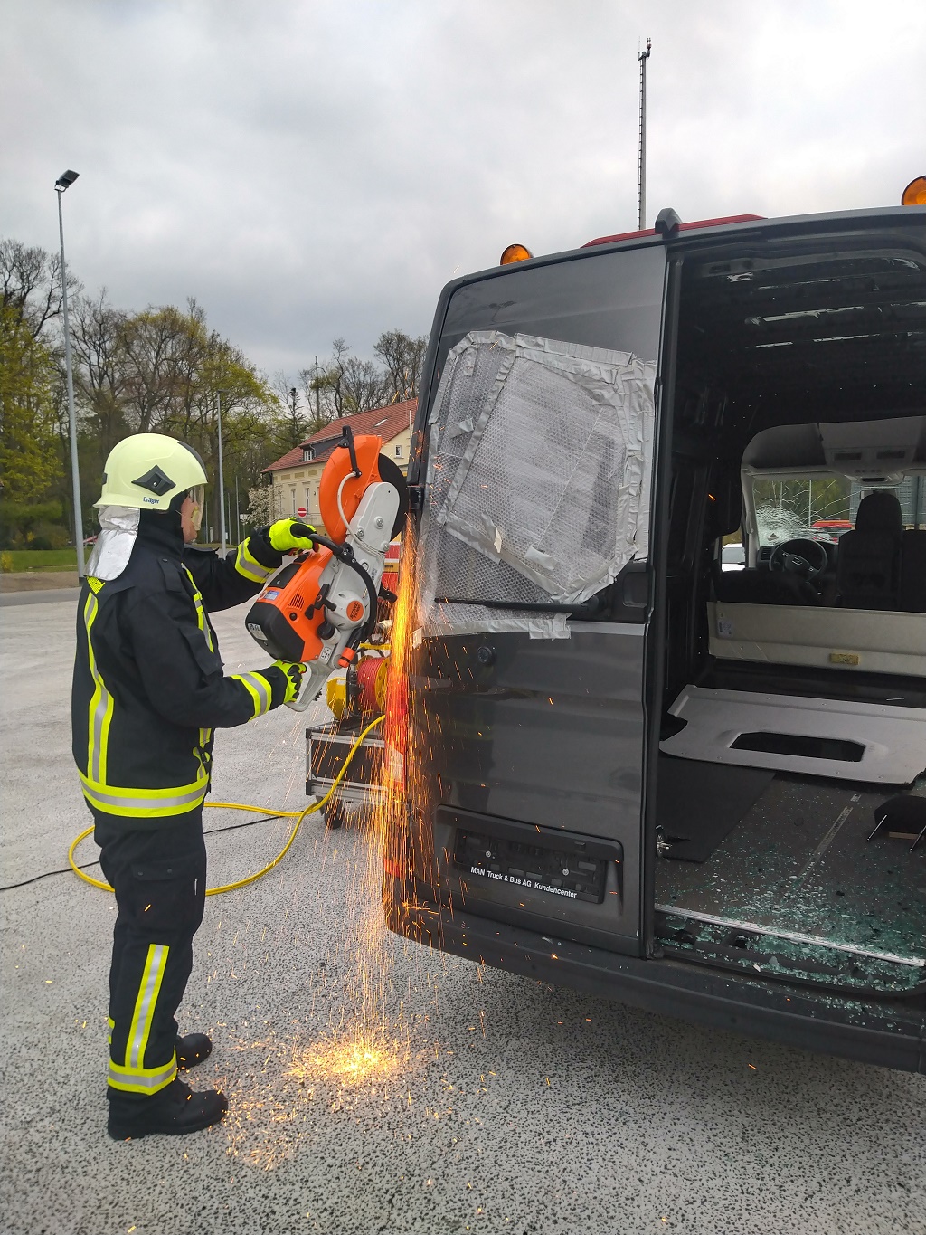 Reportnet24.de - Amt Friesack - Feuerwehr-Kreisausbilder üben Rettung ...